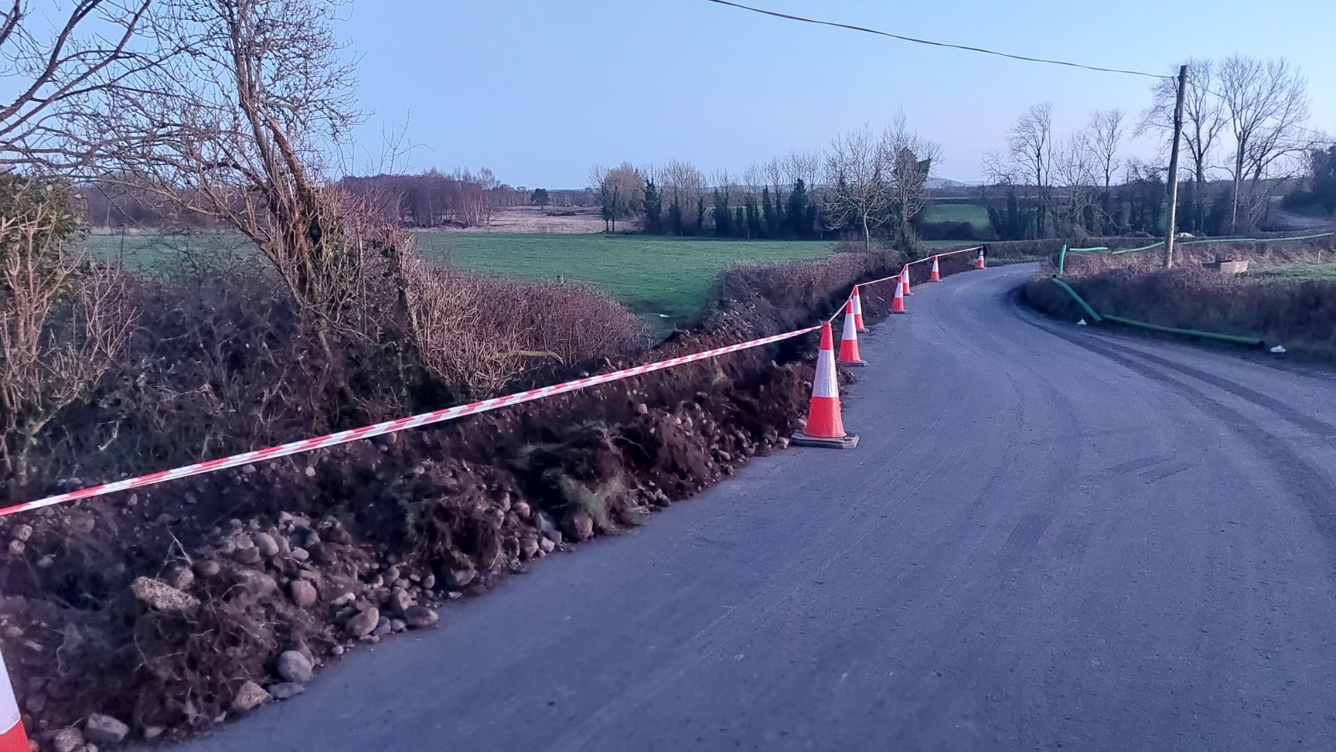 Road edge excavation with traffic management